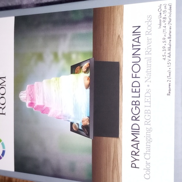 PYRAMID RGB LED FOUNTAIN - Picture 4 of 6